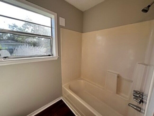 Building Photo - Long Beach home for rent
