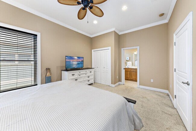 Building Photo - 1242 W Lagoon Ave