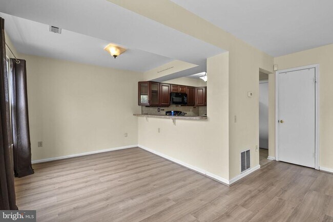 Building Photo - 3811 Ernst Dr