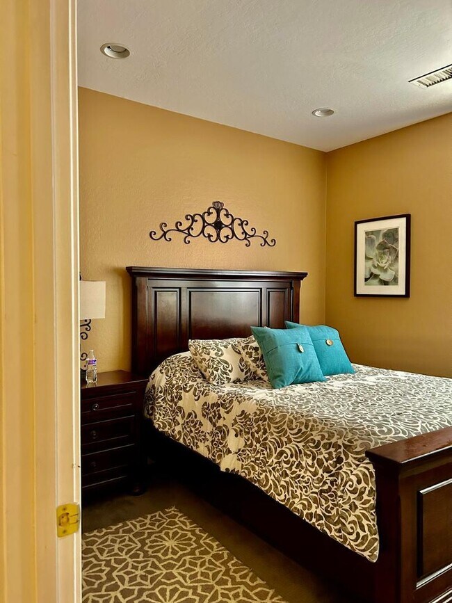 Building Photo - 1040 Crown Ridge Rd