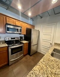 Building Photo - Upgraded 1 bedroom unit- Walking distance ...