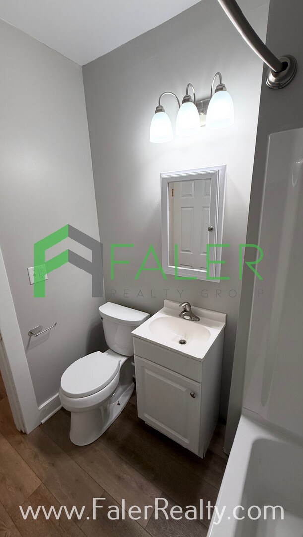 Building Photo - Charming 2-Bedroom Home