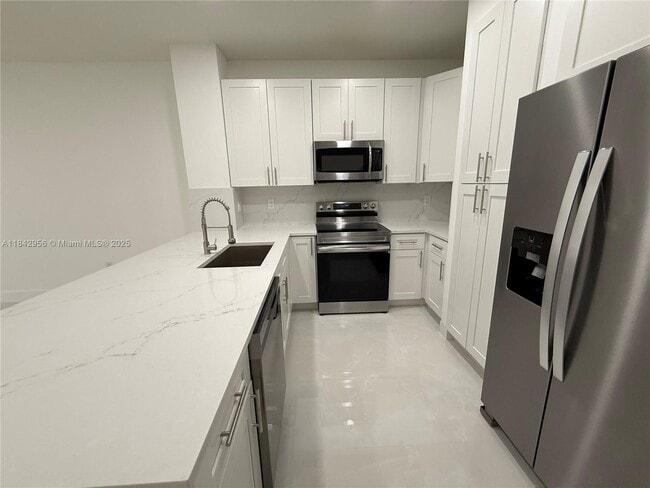 Building Photo - 8132 SW 17th Ct