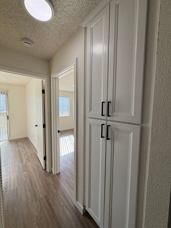 Building Photo - 123 W Olive Dr