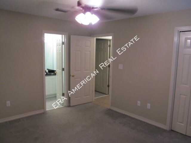 Building Photo - 136 Beach Dr