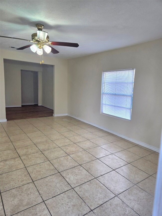 Building Photo - 2216 3rd St