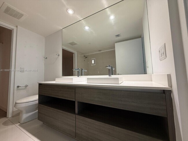 Building Photo - 1100 S Miami Ave