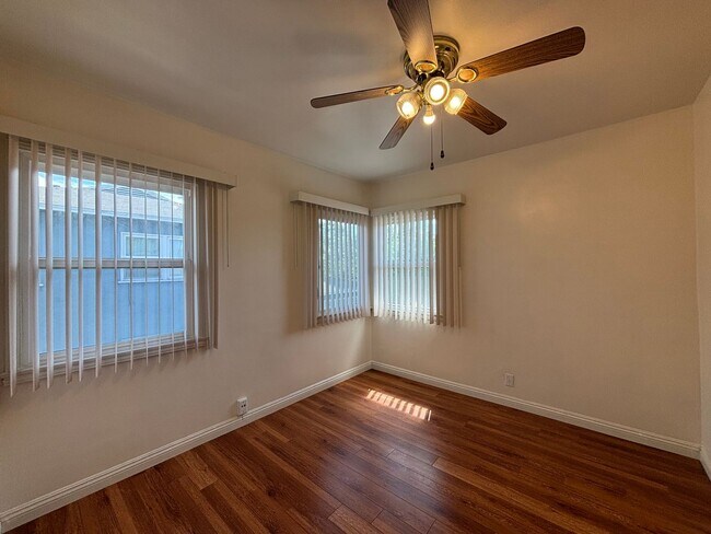 Building Photo - Glenoaks, 625-633 1/2