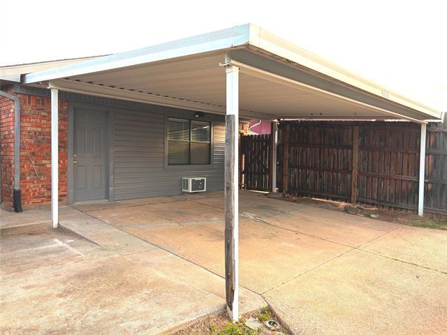 Building Photo - 4816 Roberts Dr