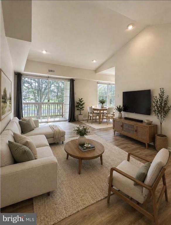 Building Photo - 2022 Beacon Hill Dr