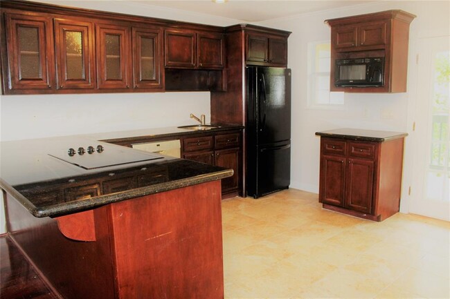 Building Photo - 8277 Kingsbrook Rd