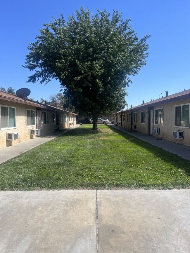 Building Photo - Single Story 1 Bedroom Apartments for Rent!