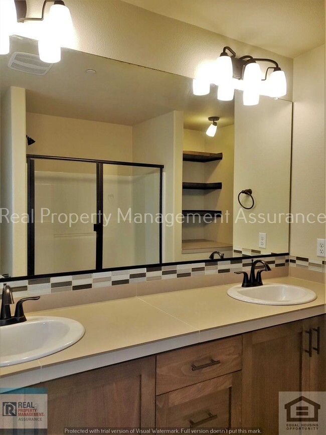 Building Photo - 28857 SW Geneva Loop