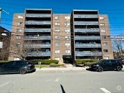 Building Photo - 32 Whites Ave