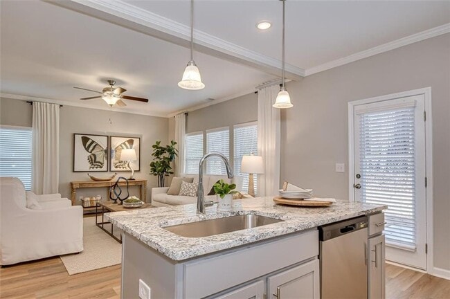 Building Photo - 105 Essence Dr