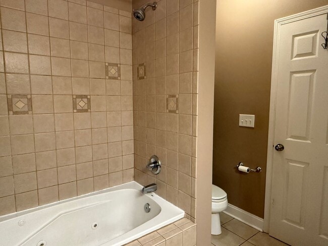 Building Photo - Beautiful Condo located in North Johnson City!