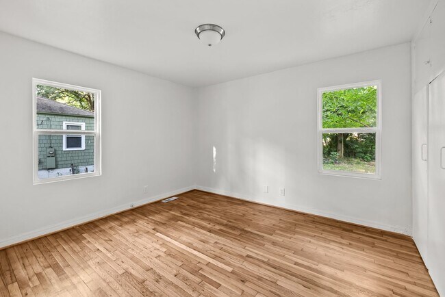 Building Photo - Charming 3 Bedroom, 2 Bathroom house