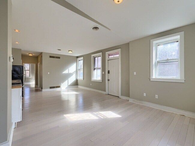 Building Photo - 1004 N 3rd St
