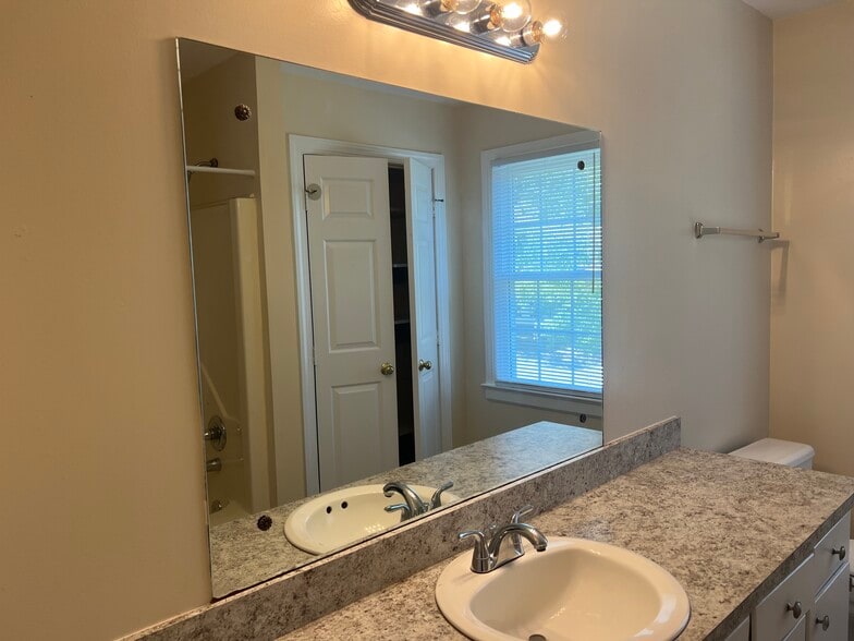 Building Photo - 2505 Saint Christopher Cir SW