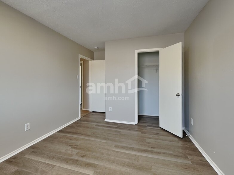 Building Photo - 7222 Winter Song Dr