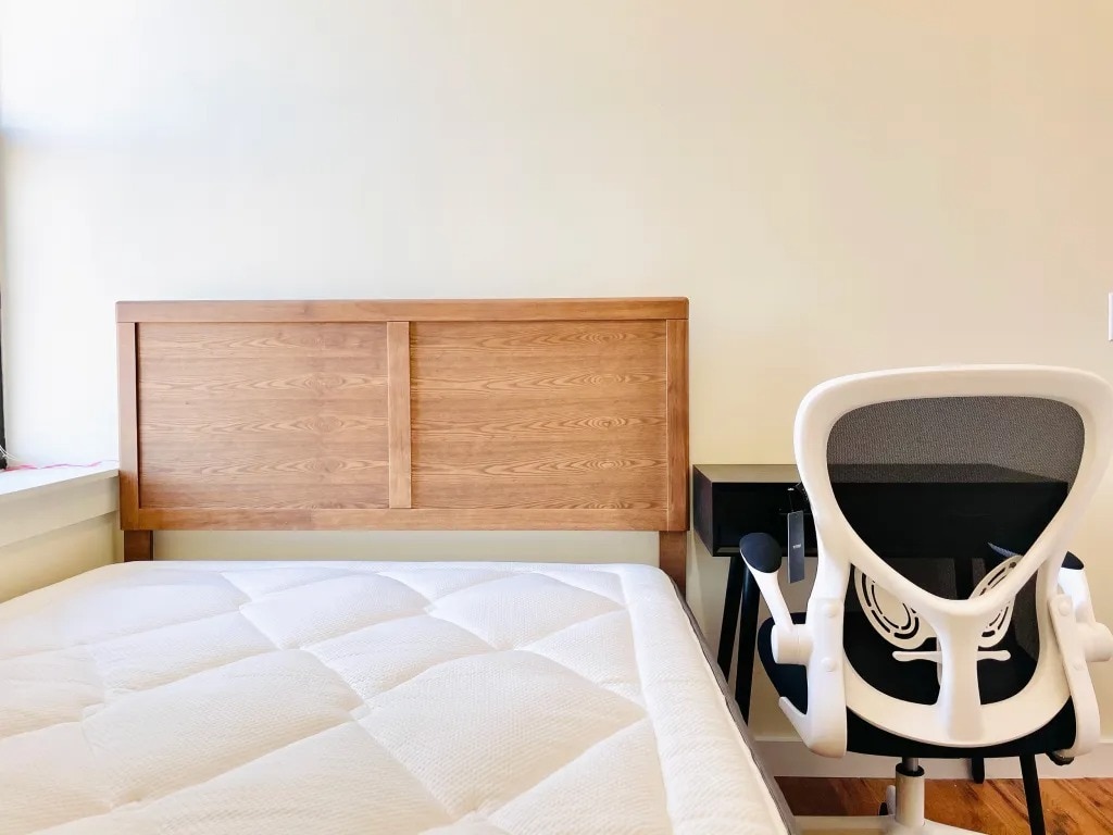 Building Photo - Furnished room/NOT APARTMENT