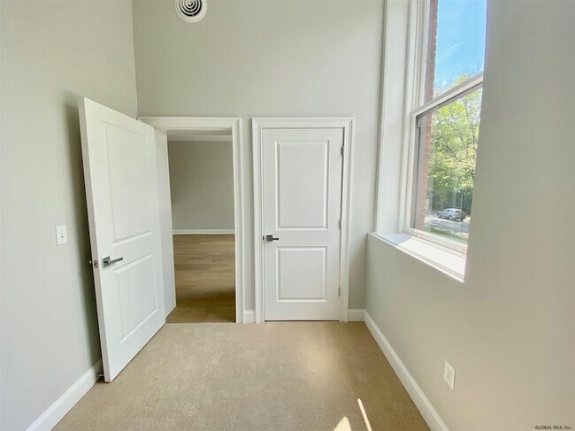 Building Photo - 77 Van Dam St