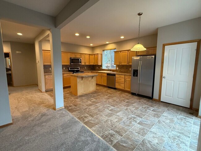 Building Photo - 5Bd/2.5Ba Maple Valley House