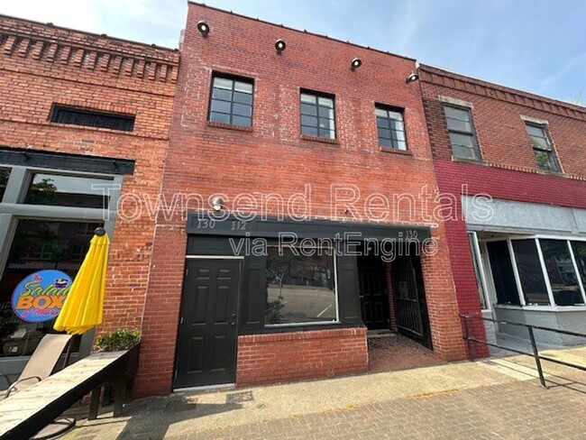 Building Photo - 130 Person St