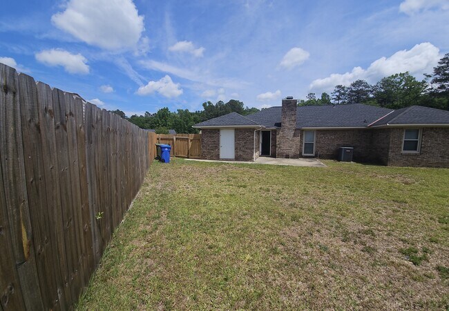 Building Photo - 5727 Lexington Dr