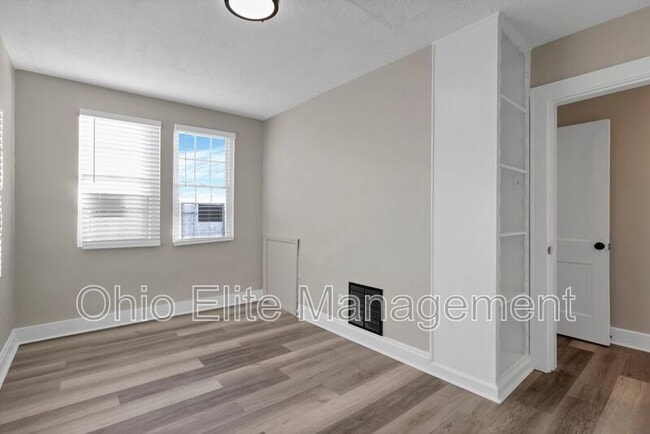 Building Photo - 1398 S Ohio Ave