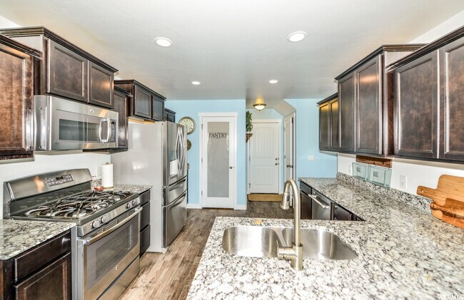 Building Photo - 15030 Gallant Dr