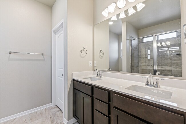 Building Photo - 1204 Grand Oak Trail