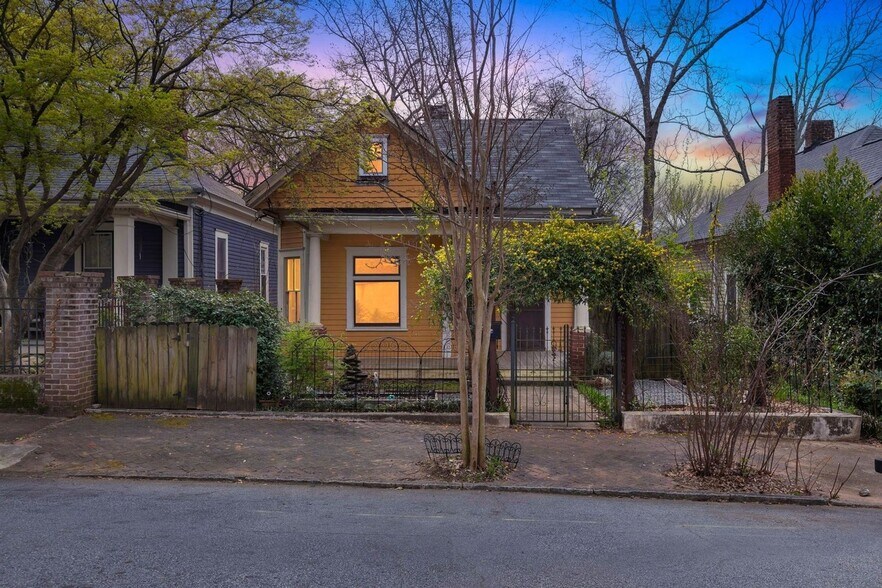 Building Photo - 321 Orleans St SE