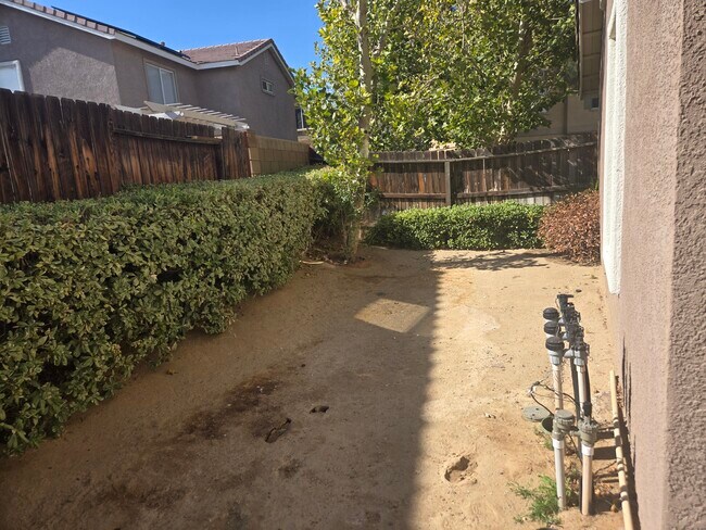 Building Photo - 40429 Maravilla Dr
