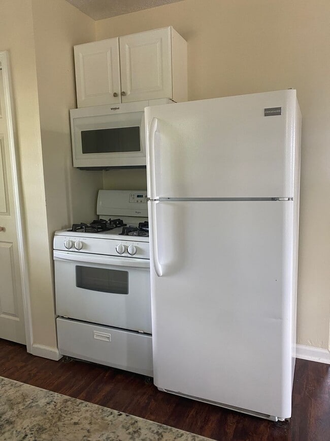 Building Photo - 311 Abbey St.