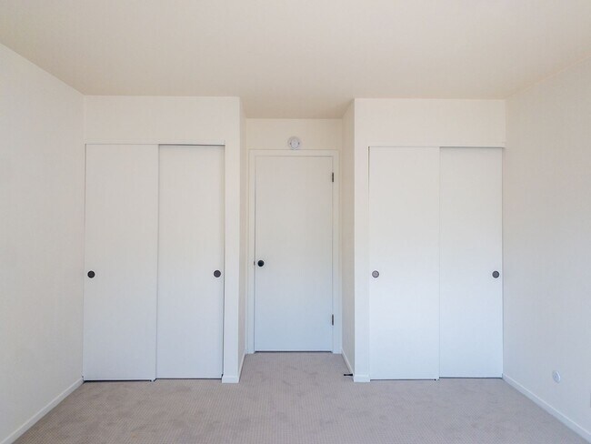 Building Photo - BRIGHT Remodeled Downtown 1BR/1BA Flat! Pa...