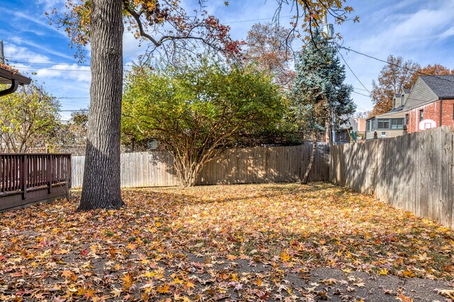 Building Photo - 221 Brighton Way