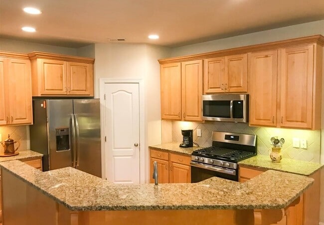 Building Photo - 131 Alden Village Ct