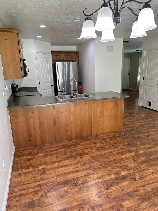 Building Photo - 8121 N Plum Creek Cir