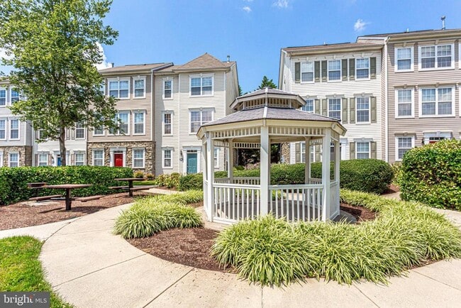 Building Photo - 43585 PATCHING POND Sq