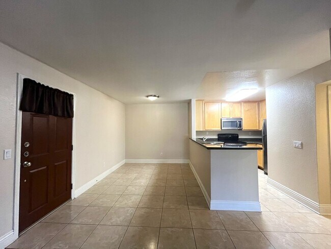 Building Photo - 2 bed, 2 bath located in Corona, CA!