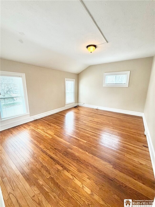 Building Photo - 148 Maple St