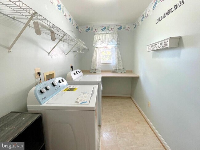 Building Photo - 20871 Freedom Run Dr