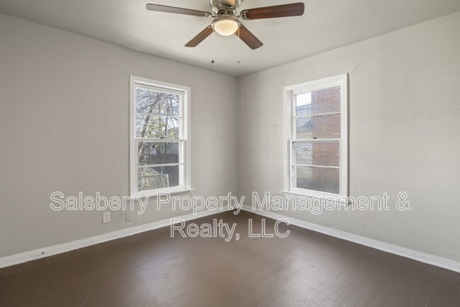 Building Photo - 320 NE 31st St