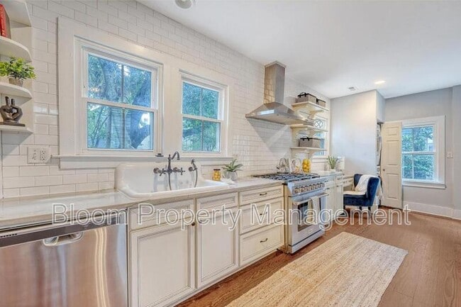 Building Photo - 169 Fishburne St
