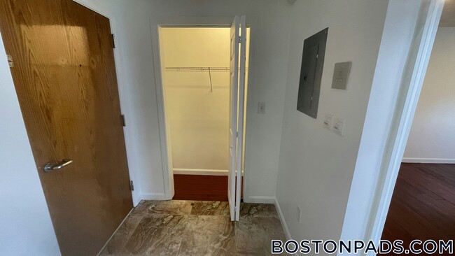 Building Photo - 72 Kneeland St