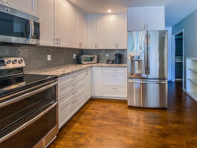 Building Photo - Two-Story 3 Bed, 2.5 Bath with Large Bonus...