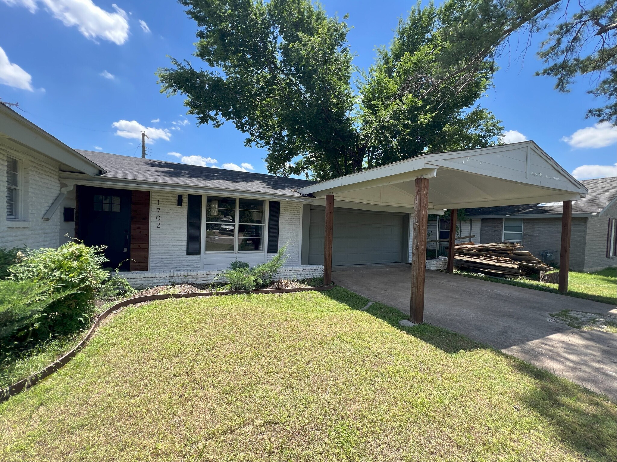 Building Photo - 1702 Bristol Ct N