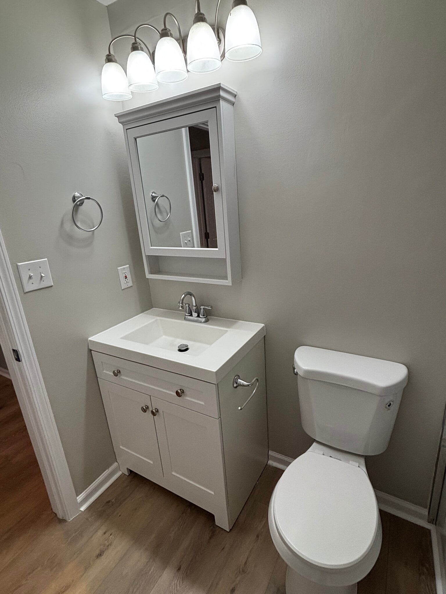 Building Photo - 1411 La Chateau Dr
