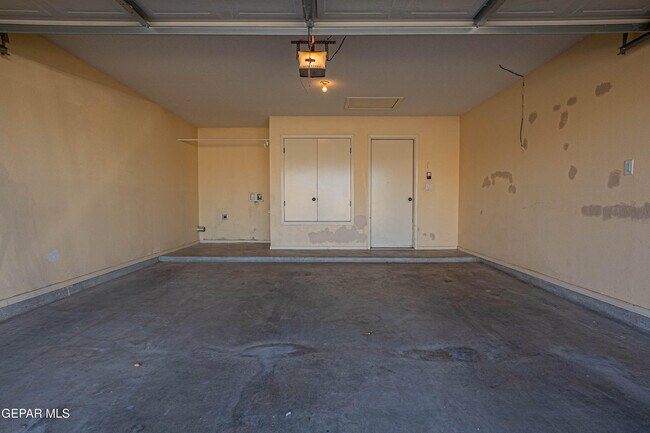 Building Photo - 12712 Roberto Nunez Ln